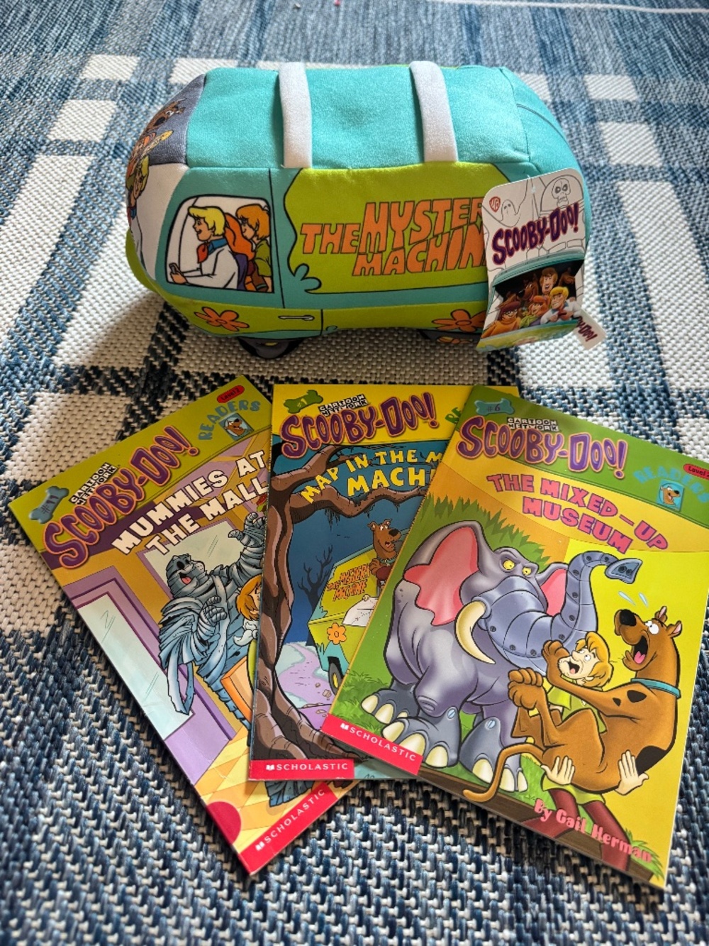 SCOOBY-DOO BUNDLE | Mystery Machine Plush + 3 early 2000s Books!